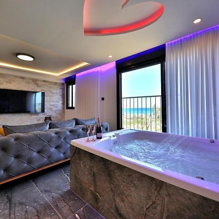 Apartamento חלום מול הים - סוויטת נופש יוקרתית עם ג'קוזי ונוף לים Haifa Exterior foto